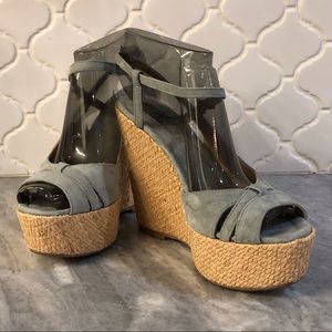 “Sophia” Straw Wedges